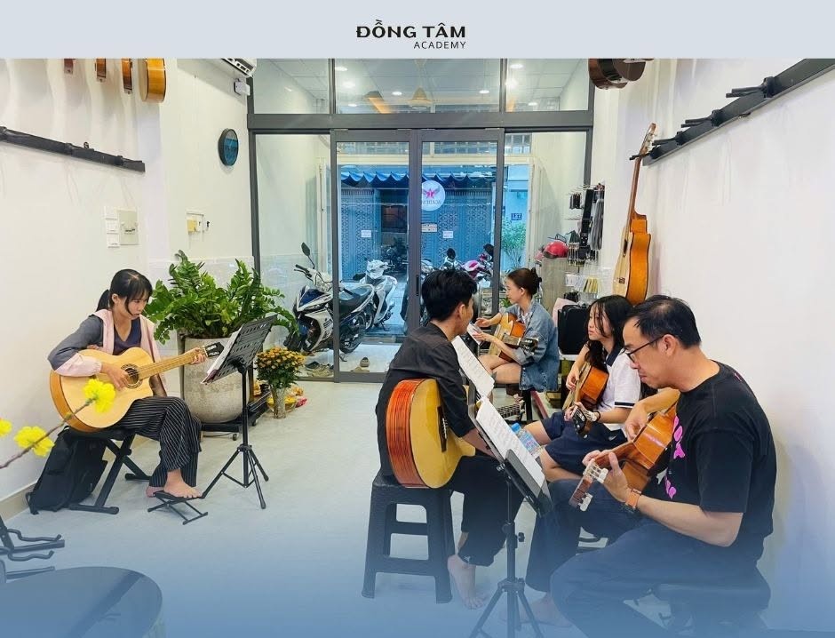 hoc-guitar-phu-nhuan